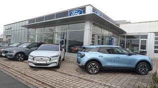 In Deggendorf ist das Autohaus Griesbeck Volvo-, Ford-, Fiat- und Ineos-Partner. Neben jungen Gebrauchtwagen dieser Marken verkauft es Fremdfabrikate in allen Preisklassen. (Bilder: Mauritz – VCG)