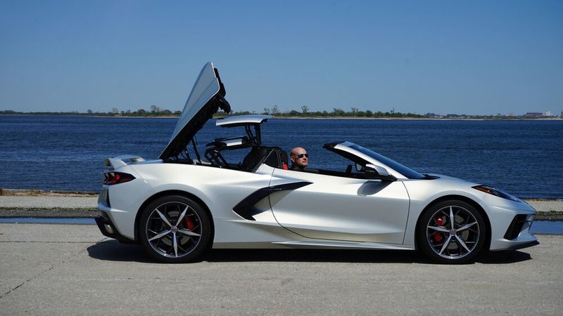 GM Europe schreibt, dass die neue Corvette Stingray „in der zweiten Jahreshälfte 2021 bei den europäischen Händlern eintreffen wird“. (Ben Fasano)