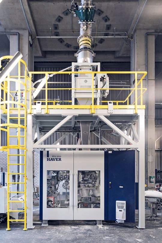 In der Maschinenfabrik des traditionsreichen Familienunternehmens unterstützt das MES Cronetwork von Industrie Informatik seit vielen Jahren werksübergreifend die Produktionssteuerung.(Bild:  Haver & Boecker)