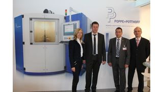 Das Messeteam von Poppe und Potthoff Maschinenbau präsentierte zum erstem Mal den Impulsprüfstand 6000 bar auf der Control 2012 in Stuttgart. (Bild: Königsreuther)