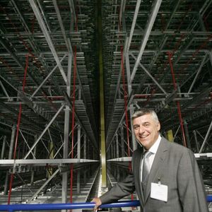 Alois Strott, Vorsitzender der Geschäftsführung von Infraserv Logistics, gewährte bei der Inbetriebnahme einen Blick in die 41 Meter hohen, 45 Meter breiten und 135 Meter langen Hochregallagerhallen. 