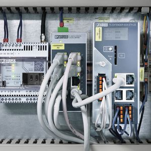 Sichere Datenübertragung per SHDSL: dank integriertem Überspannungsschutz im TC-Extender (rechts)(Bild:  Phoenix Contact)