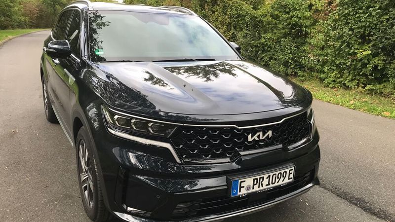 Das Design des gut 4,8 Meter langen SUVs ist gelungen. (Bild: Michel – »kfz-betrieb«)