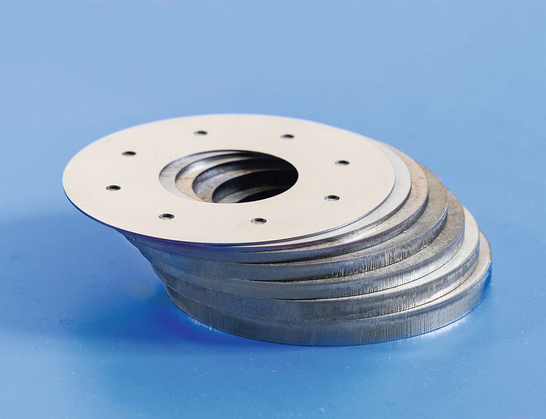 Bild 4: Ein Stapel von Demonstrationsflanschen in den Dickenabstufungen 1, 2, 4, 5, 6, 8 und 10 mm. (Bild: Knuth)