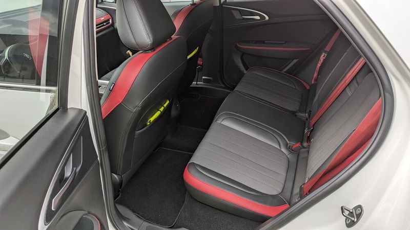 Und das ordentliche Platzangebot auf der Rücksitzbank erst recht. (Bild: Rosenow – VCG)