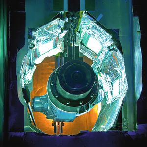 Bild 1: Die Aushärtung unter Inertgasatmosphäre ermöglicht es, komplexere dreidimensionale Bauteile komplett mit UV-Lacken zu beschichten und zu vernetzen.