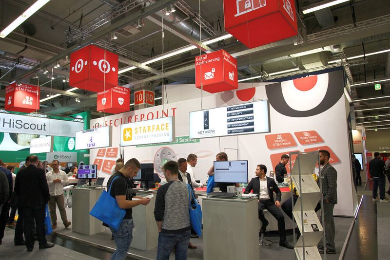 Securepoint 

Mit Securepoint war Deutschlands marktführender Hersteller von UTM-Firewalls ebenfalls vor Ort. Bei Kaffee oder alkoholfreiem Cocktail konnten sich interessierte Besucher über Sicherheitslösungen für Netzwerke, mobile Geräte sowie IT-Arbeitsplätze und 