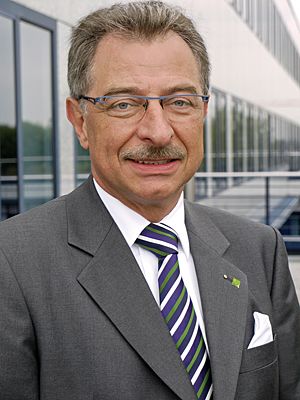 „Privatsphäre und Sicherheit sind wichtige Kriterien für den Erfolg sozialer Netzwerke geworden.“ Prof. Dieter Kempf, Präsident des ITK-Verbandes Bitkom. Bild: Bitkom (Archiv: Vogel Business Media)