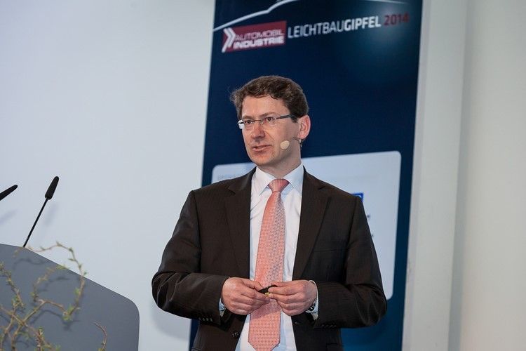 Torsten Grohmann von der AMAG Austria Metall AG zeigte aktuelle Entwicklungen bei Aluminium-Werkstoffen und -Technologien. (Foto: Stefan Bausewein)