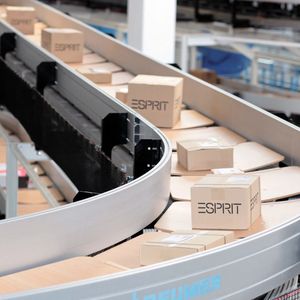 Jedes Kippelement hat seine eigene Motorsteuereinheit mit Infrarot-Sende- und -Empfangsmodul und einen Übertragerkopf, dadurch ist es autark und einzeln ansteuerbar. 
