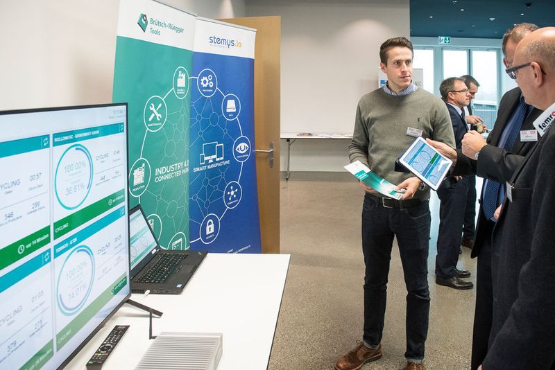 Der Kongress und die Tischmesse im Foyer boten einen angenehmen Rahmen für Gespräche und das Networking. (Thomas Entzeroth)