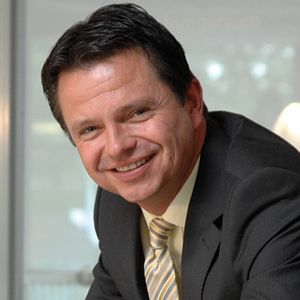 Peter Gerards ist geschäftsführender Gesellschafter der Ruhrdeich-Holding GmbH mit Sitz in Duisburg.