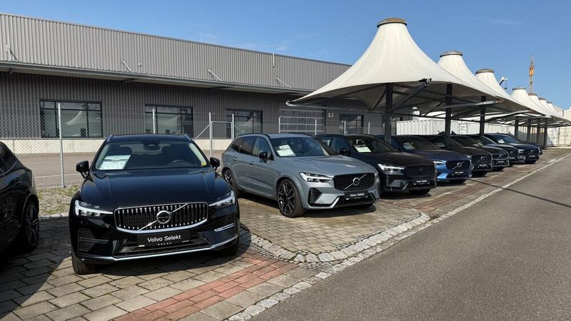 Die Gebrauchtwagen werden ansprechend präsentiert. (Bild: Svenscar)