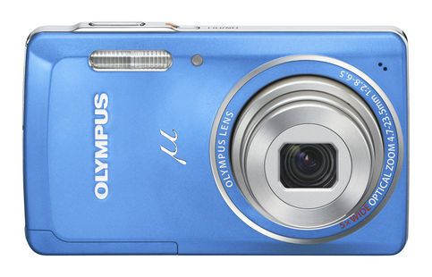 In der Trendfarbe Hellblau bringt die µ-5010 Licht ins winterliche Weiß. (Archiv: Vogel Business Media)