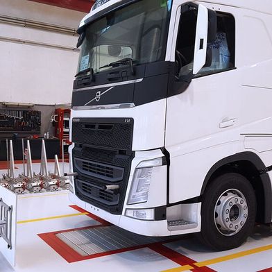 Fahrerassistenzsysteme tragen erheblich zur Verkehrssicherheit bei – wenn sie (auch ab Werk) korrekt eingestellt sind und vom Fahrer genutzt werden. (Bild: Josam)