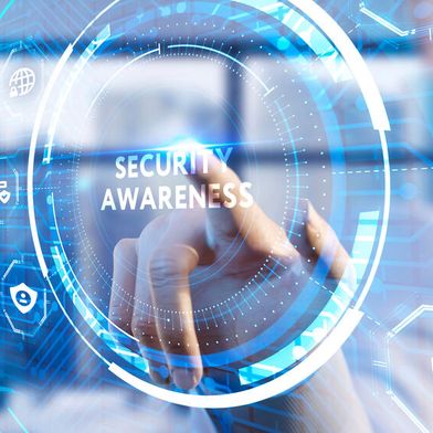 Die HRM+-Plattform von KnowBe4 mit Inhalten wie Security Awareness Training ist im DACH-Raum nun über Elovade verfügbar.  (Bild: © putilov_denis - stock.adobe.com)