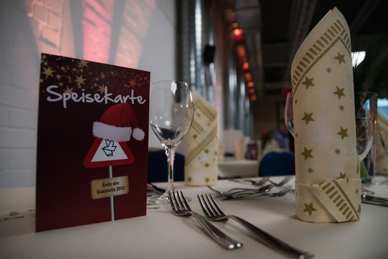 Vogel X-Mas Party 2012 im VCC in Würzburg    Unter dem Motto „Ende der Baustelle 2012“ fand die diesjährige Vogel Weihnachtsfeier am 17.12.2012 im VCC statt.  Weitere exklusive Bilder zur Vogel Weihnachtsfeier finden Sie auf unserer Facebook-Fanpage. Jetzt reinschauen und Fan werden. Wir freuen uns über jeden Like. (Bild: Marcel Gollin/Vogel Business Media)