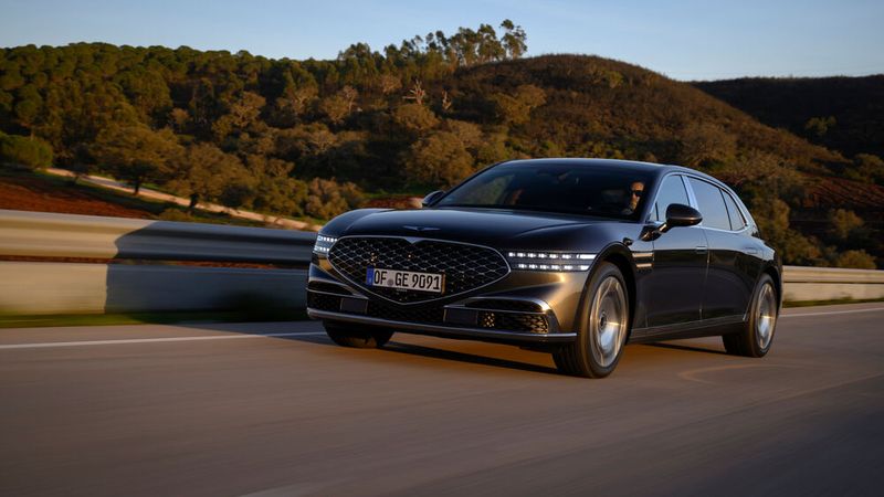 Richtig sportlich kann und will man mit dem Trumm selbst im Sport-Modus nicht fahren. (Bild: Genesis)