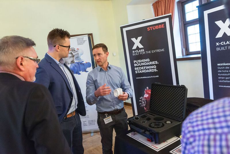 Impressionen der Förderprozessforen 2019: Beim Pumpen- und Schüttgut-Forum diskutieren Experten an zwei Tagen über Probleme bei Förderprozessen. Dabei steht der praxisorientierte Austausch und die gemeinsame Lösungsfindung im Vordergrund des Netzwerktreffens der Pumpen- und Schüttgut-Community. (Stefan Bausewein / PROCESS)