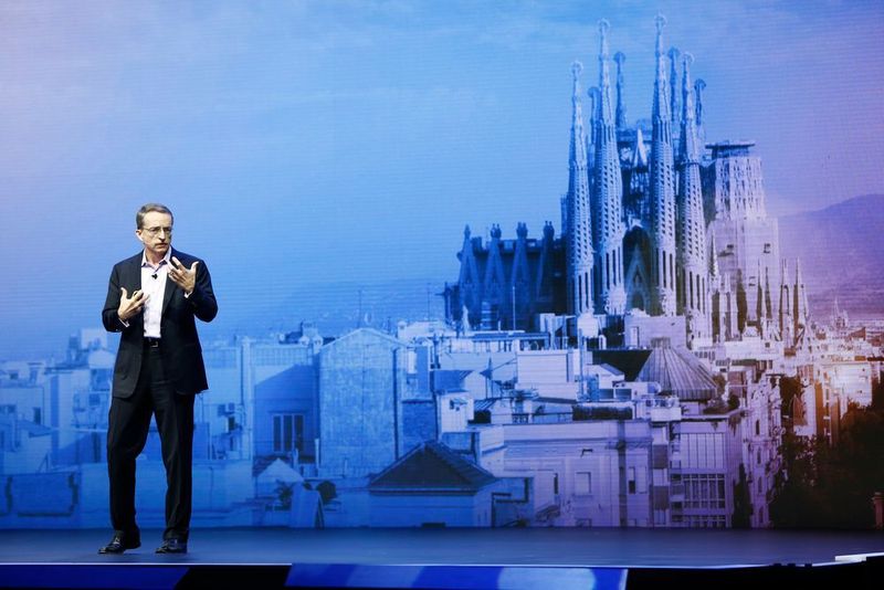 Pat Gelsinger, CEO von VMware, vor einem Barcelona-Motiv. (VMware)