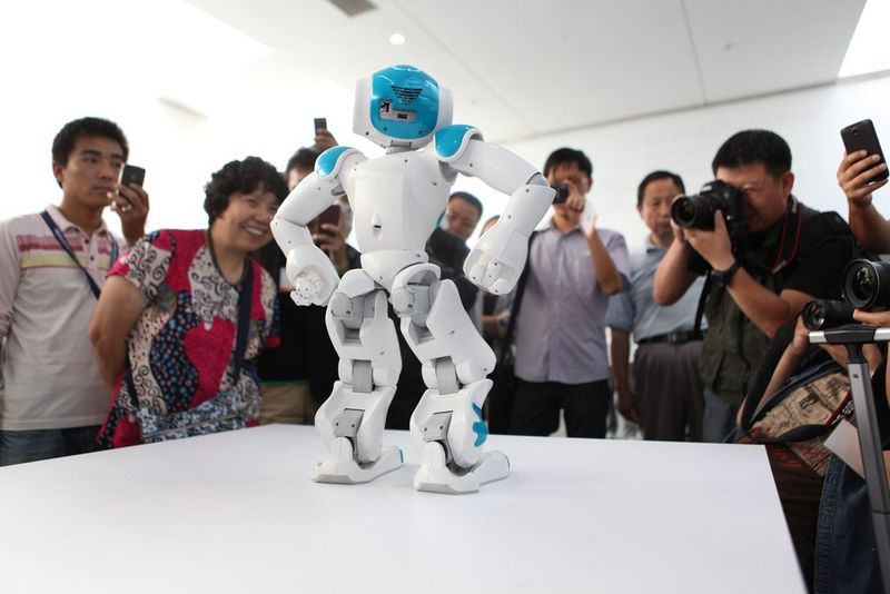 Forscher zeigten auf der Messe, was mit Robotern alles möglich ist. (Bild: AMB China)
