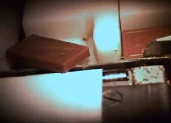 Bild 5: Manche zu verpackenden Kekse wurden ihren Tabletts zu schnell zugeführt. Weiterhin zeigte die Aufnahme, dass Kekse diagonal ankamen. Innerhalb von knapp 260 ms entstanden 130 Einzelaufnahmen. (Bild: Mikrotron)