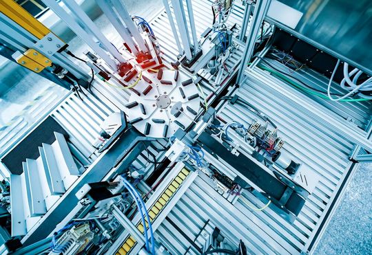 SPE steht für die leistungsfähige und besonders wirtschaftliche Verdrahtung mittels nur einer Doppelader – und somit für eine kostengünstige, Ressourcen schonende Vernetzung im Anlagenfeld. SPE steht für die leistungsfähige und besonders wirtschaftliche Verdrahtung mittels nur einer Doppelader – und somit für eine kostengünstige, Ressourcen schonende Vernetzung im Anlagenfeld.