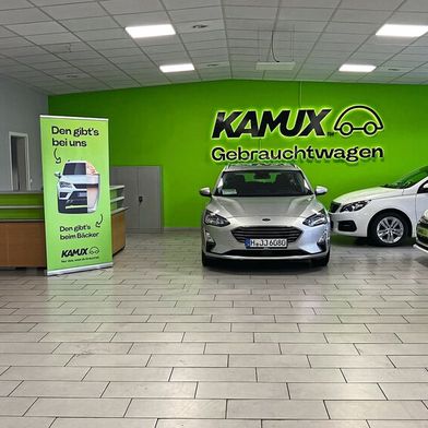 Die finnische Gebrauchtwagenkette Kamux betreibt acht Filialen in Deutschland; alle mit einer einheitlichen CI wie hier in Hameln. (Bilder: Lulei - VCG)