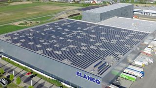 SSI Schäfer erweiterte das bestehende Logistikzentrum von Blanco durch ein Inhouse-HRL. (Bild: Blanco)