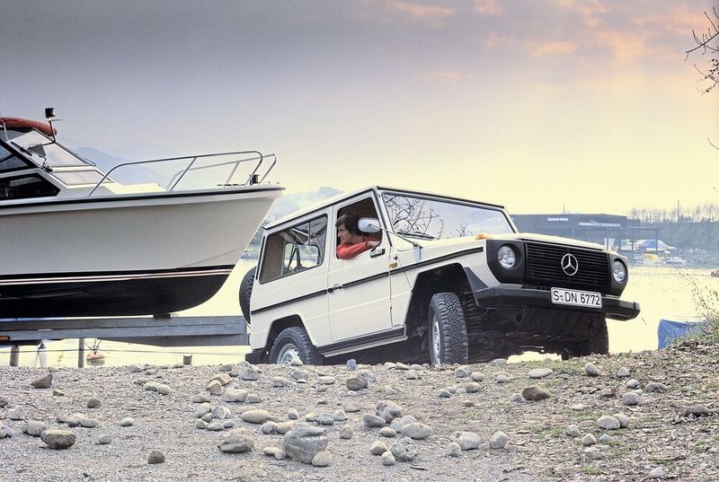 Unter der technischen Leitung des Puch-Ingenieurs Erich Ledwinka verband die G-Klasse alle Merkmale robuster Kletterkünstler mit den technischen Features früher Nobelkreuzer. (Bild: © Daimler AG)