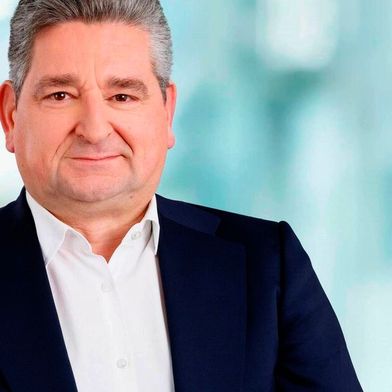 Der Thyssenkrupp-Chef Miguel López trat jüngst als Redner bei der Hauptversammlung des Konzerns auf. Dabei warb er bei den Aktionären für den geplanten Umbau des Unternehmens, weil dieser viele Vorteile bringen soll. Die Belegschaft sieht das etwas anders ... (Bild: Thyssenkrupp)