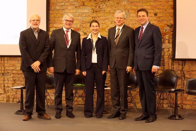 Abschluss der Podiumsdiskussion (© NEGZ)