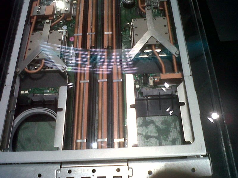 IBM kühlt seine neueste Rechnergeneration mit 55 Grad heißem Wasser. (Archiv: Vogel Business Media)