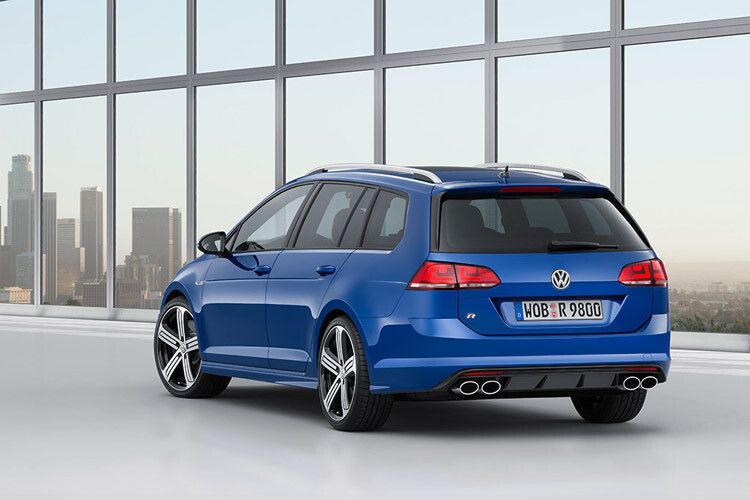Der Golf R Variant wird von einem 300 PS starken Vierzylinder-Turbobenziner mit zwei Litern Hubraum angetrieben. (Foto: Volkswagen)