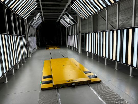 Die RGVs stehen in den Fertigungstakten und werden über BlitzFunk gesteuert.(Bild:  Losyco)