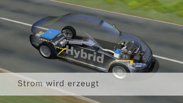 ... erzeugt der Generator durch das Schleppmoment des Verbrennungsmotors elektrische Energie, ... (Bild: Bosch)