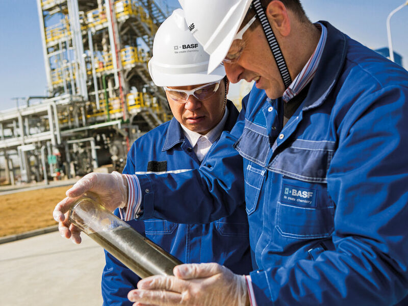 Die Transaktion zwischen Solenis und BASF umfasst das globale Wet-End-Papier- und Wasserchemikalien­geschäft der BASF mit einem Umsatz von circa 800 Millionen Euro im Jahr 2017 und rund 1.300 Mitarbeitern weltweit.  (BASF SE)