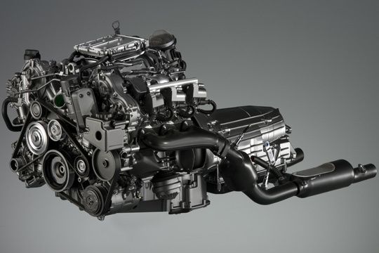 Eine direkte Benzineinspritzung ist die Technik der Zukunft. Darüber sind sich die Automobilingenieure aller Hersteller einig. Auch Mercedes setzt nun mit dem neuen CLS 350 CGI auf die neueste Technik. (Archiv: Vogel Business Media)