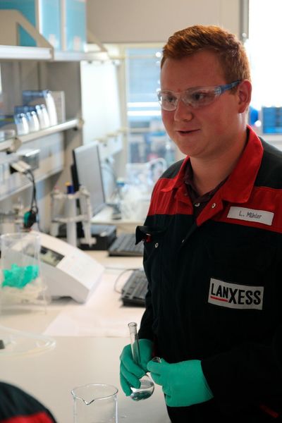 Die Produktion wird natürlich durch regelmäßige Kontrolle, Analysen und Qualitätssicherung im Labor überprüft. (Ernhofer / PROCESS)