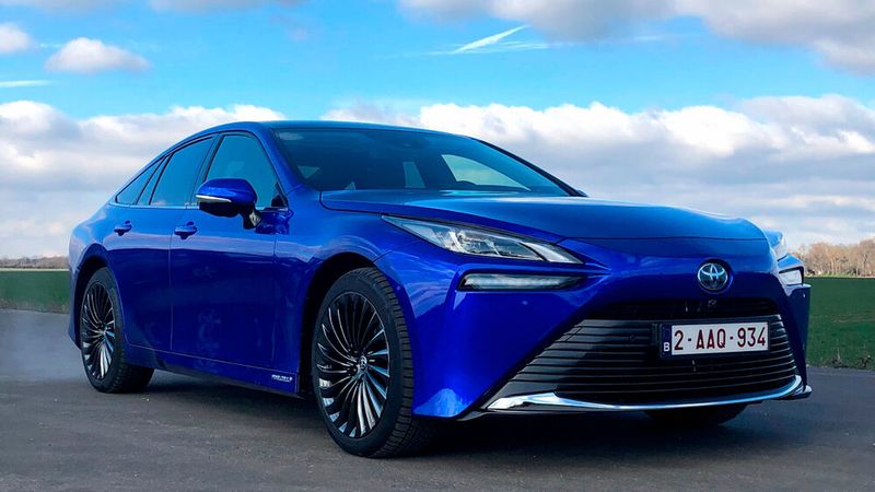 Toyota schickt die zweite Generation des Mirai ab dem 1. März auf die Straßen. Das Modell ist gegenüber der Erstauflage praxistauglicher und günstiger.(Bild:  Solveig Grewe / mid)