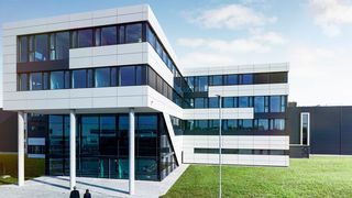 Die SLM Solutions Group AG hat ihren neuen Firmensitz in Lübeck eröffnet.  (SLM Solutions/Wolfram Schroll)