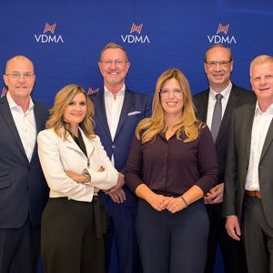 Gesamtvorstand VDMA Armaturen v.l.n.r.: Michael Rimm, Dr. Laura Dorfer, Lubert Winnecken, Elisa Sasserath-Kentsch, Andreas Laschke, Oliver Bertram. Nicht auf dem Foto: Michael Everwand(Bild:  VDMA / Ingo Winkelmann)