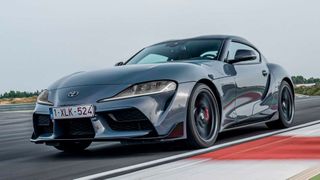 Toyota bietet den Supra auch als Handschalter an. (Bild: Toyota)