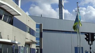 Die Klärschlammtrocknungsanlage im niederländischen Beverwijk verarbeitet etwa 100 000 Tonnen entwässerten Schlamm zu 22 000 Tonnen Brennstoffgranulat. (Bild: Celcius/HHNK)