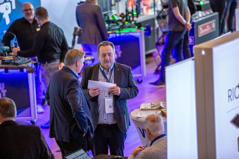 Gerade der fachliche Austausch unter den Schraubexperten untereinander ist das, was die Regionalmesse Schraubtec ausmacht. (Bild: Amelie Jehmlich/ART n Photo)