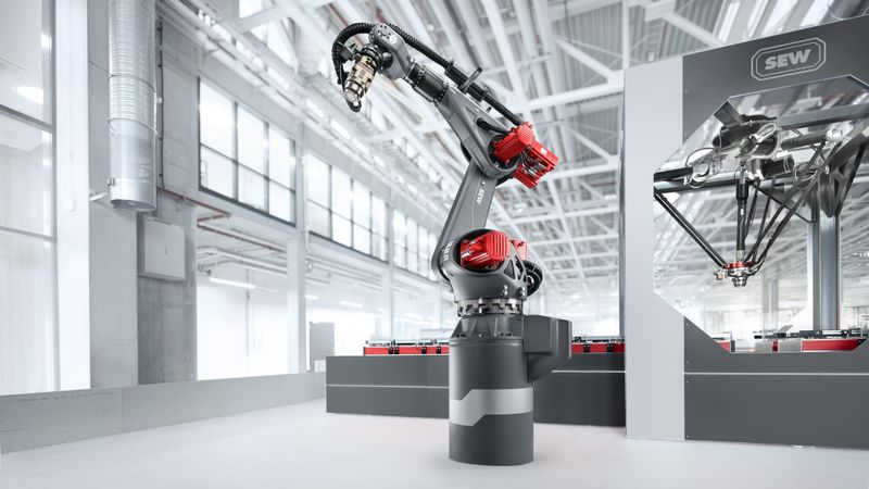 Auf der Hannover Messe 2026 zeigte SEW-Eurodrive die Breite seines Robotik-Portfolios – von stationären Anwendungen am Rundlaufmodell über Übergabeprozesse zwischen AMR und modularer Elektrohängebahn bis hin zu Delta-Robotern (im Bild).(Bild:  SEW-Eurodrive)