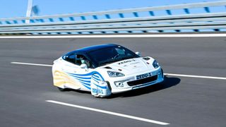 Die „ZEDU-1“ genannte Elektro-Limousine emittiert keinen Feinstaub (Bild: DLR)