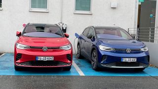 VW vertreibt bislang die Modelle ID 3 und ID 4 (hier im Bild) im Agentursystem an Einzelkunden. (Seyerlein/VCG)