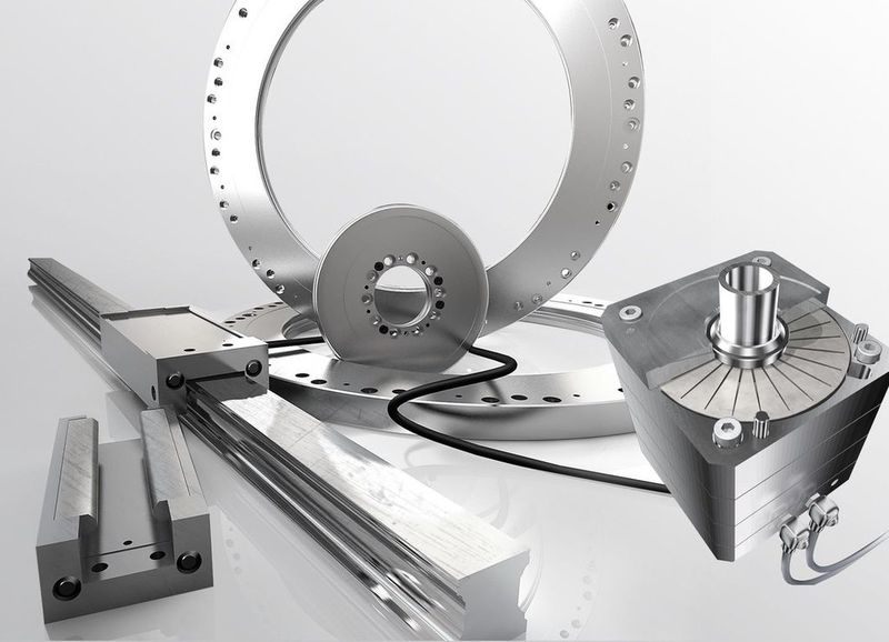 Hema bietet mit den Baureihen Rotoclamp, Disk-Clamp, Lin-Clamp, P-Clamp und M-Clamp ein breites Portfolio an Klemm- und Bremselementen fu¨r rotatorische und translatorische Systeme in Maschinen und Anlagen. (Bild: Hema)