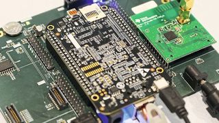 Das Gateway ist das Kernelement des Datenaustauschs, denn hier kommen die Daten aller Datenquellen, Sensoren und Informationskoppler zusammen. Das Gateway konvertiert die Daten einheitlich und stellt diese verschiedenen Klienten bereit. (FZI Forschungszentrum Informatik)